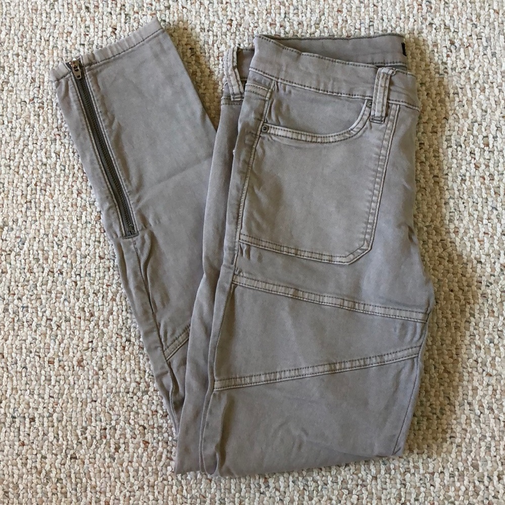 BDG skinny cargo pants, size 27